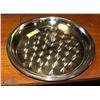 Image 1 : LOT OF 6 STAINLESS STEEL SERVING TRAYS 16"