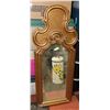 Image 1 : CARVED STYLE GOLD TONE FRAMED MIRROR.