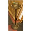 Image 1 : ANTIQUE BRASS STANDING ASHTRAY