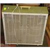 Image 1 : VINTAGE BOX FAN