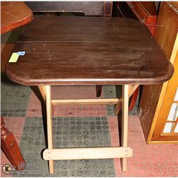 SMALL STURDY FOLDING TABLE