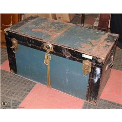 VINTAGE GREEN TRUNK