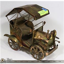 WINDUP MUSICAL METAL ANTIQUE CAR