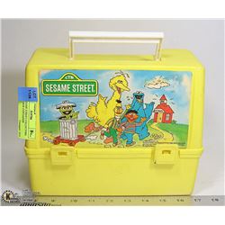 1988 SESAME STREET COLLECTORS LUNCH BOX CONTAINER