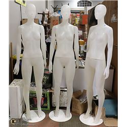 LOT OF 3 MANNEQUINS WITH STANDS
