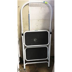 FOLDING STEP LADDER