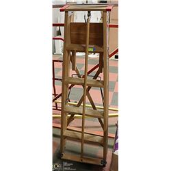 ALLRIGHT 4 STEP LADDER WITH WOOD/NYLON PUSH BROOM