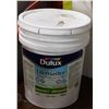 Image 1 : 20L PAIL OF WHITE SEMI-GLOSS PAINT