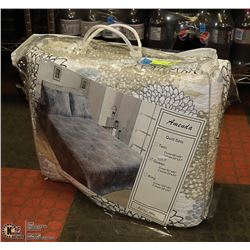 AMENDA QUEEN QUILT SET