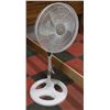 Image 1 : SUNBEAM OSCILLATING FLOOR FAN