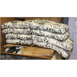 4 CHAIR CUSHIONS