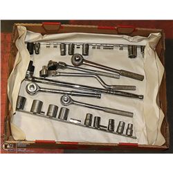 LARGE FLAT WITH 1/2"-DRIVE RATCHETS AND