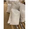 Image 2 : PAIR OF PILLOWS