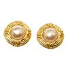 Image 2 : Chanel Gold Faux Pearl CC Vintage Round Clip On Earrings