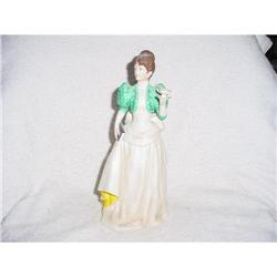 Avon  1995 Mrs Albee Award Figurine #1057005