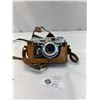 Image 2 : Vintage Graflex Grafic 35MM Range Finder Camera With Leather Case, Needs Clean, Has Film Inside