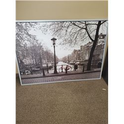 BLACK & WHITE FRAMED CITY SCENE PICTURE 60 X 36