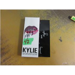 NEW:  KYLIE MATTE LIPSTICK & LIPLINER SET (KOURT K)