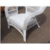 Image 5 : White Wicker Chair 36" and Stand 22.5" T