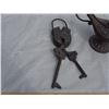 Image 2 : Iron Display Lamp and Lock with Keys