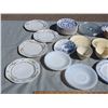 Image 2 : Lot of Vintage Dishware