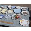 Image 4 : Lot of Vintage Dishware