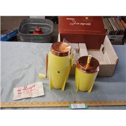 Dazey Ice Cup Aid with Original Box with Wall Bracket