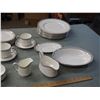 Image 3 : Paragon by Appointment to H.M The Queen China Potters Dish Set 45 Pieces (8 Place Setting)