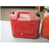 Image 3 : 2 Plastic Gas Cans