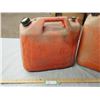 Image 3 : 2 Plastic Gas Cans