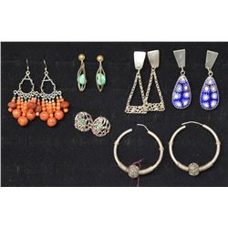 COLLECTION OF EARRINGS