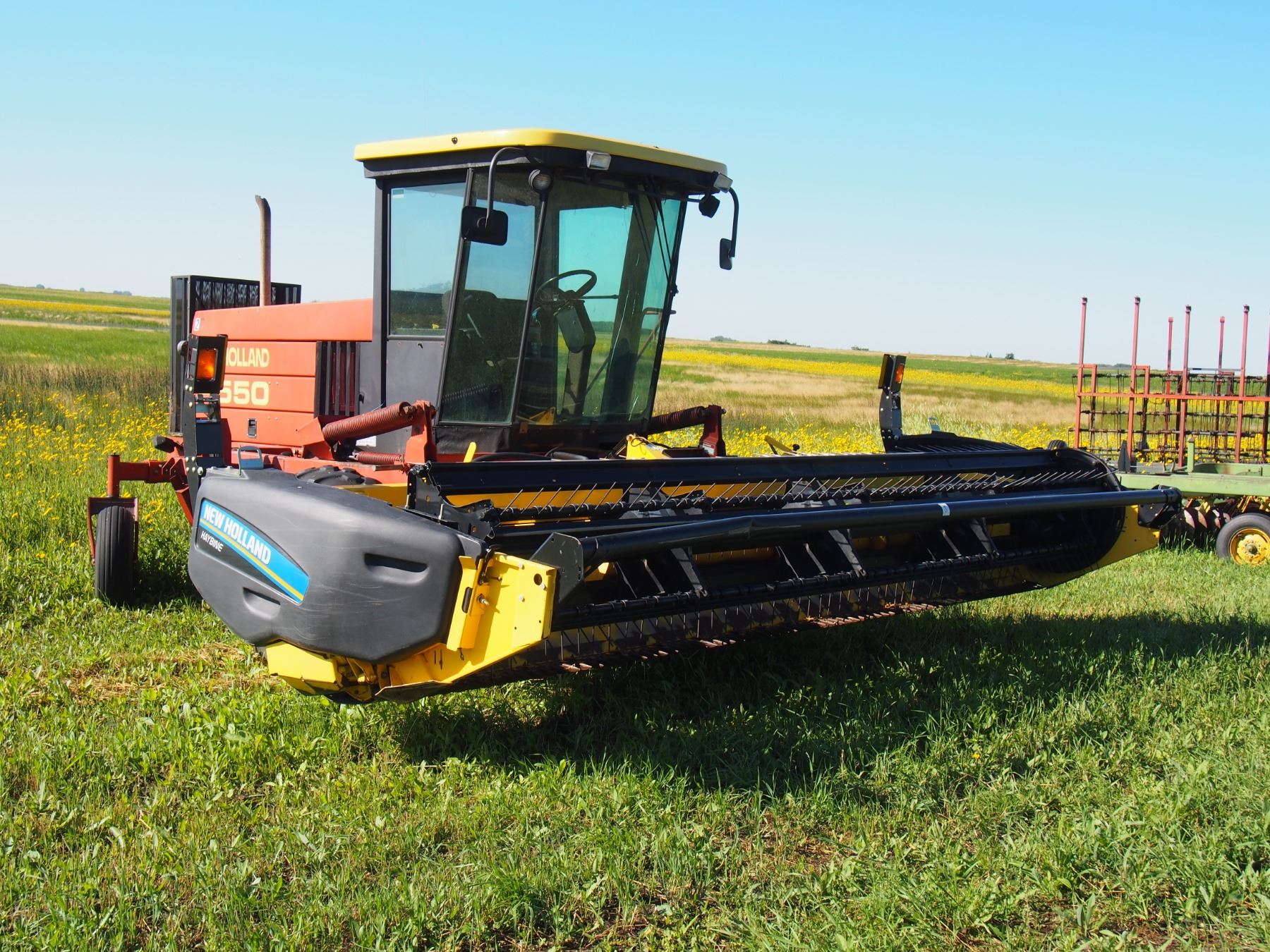 New Holland 2550 Self Propelled Haybine w/2014 18 ft Header