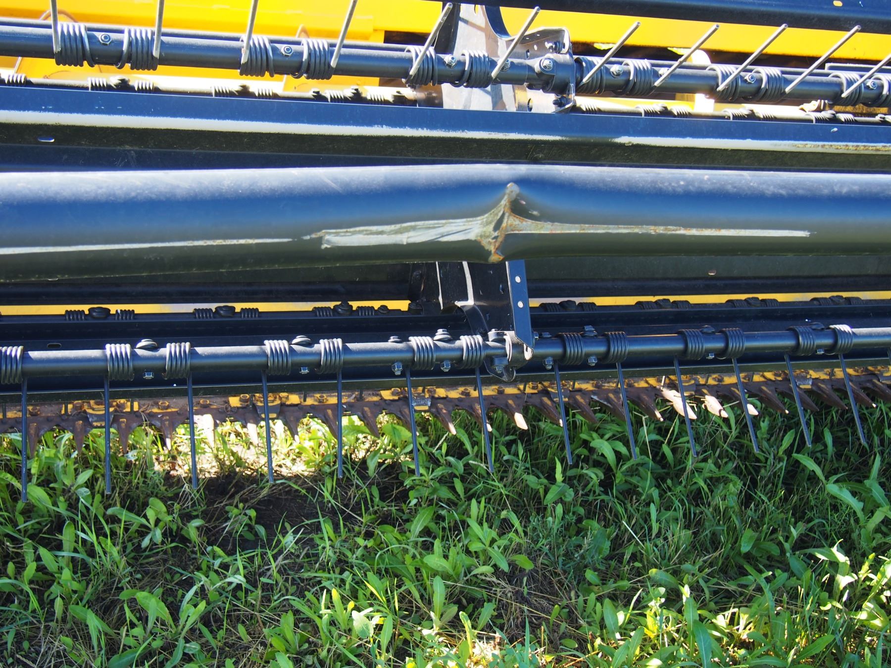 New Holland 2550 Self Propelled Haybine w/2014 18 ft Header