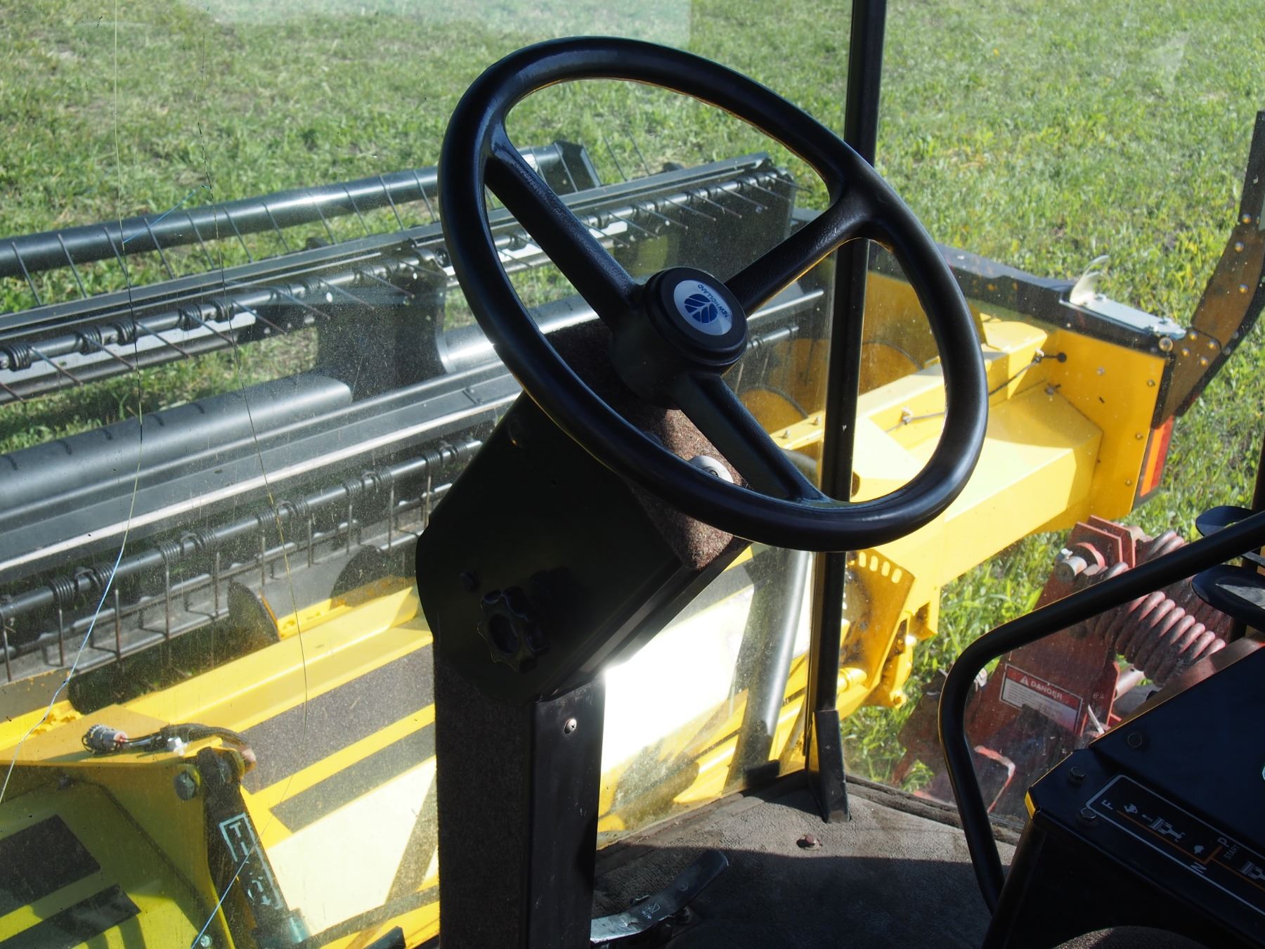 New Holland 2550 Self Propelled Haybine w/2014 18 ft Header