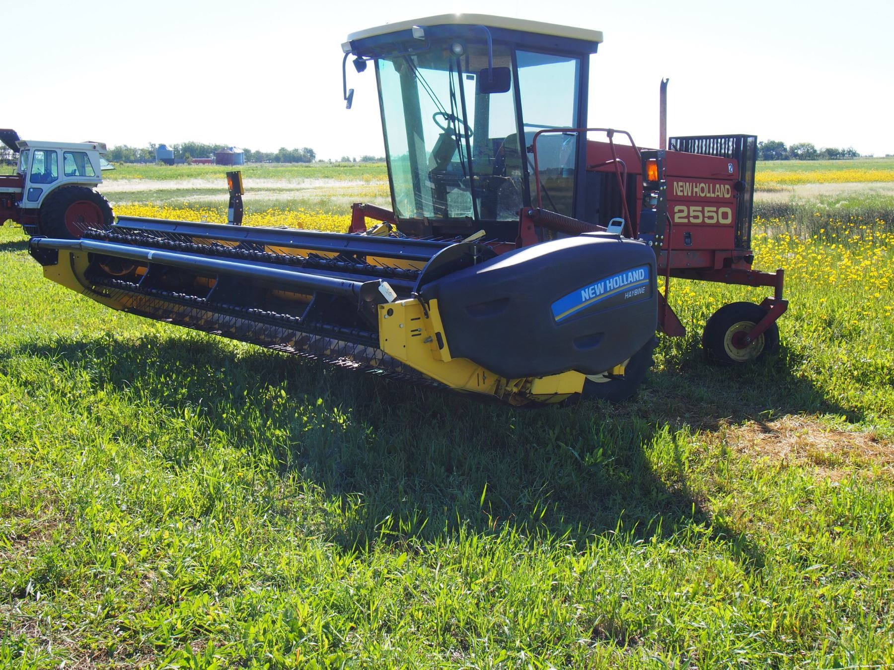 New Holland 2550 Self Propelled Haybine w/2014 18 ft Header