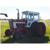 Image 4 : 1066 International Tractor with Duels (Door Latches Broken on Both Sides)