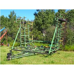 John Deere 1000 Cultivator with Harrows 28ft with Extra Shovels