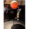 Image 1 : Basketball/Display Captain Morgan 177cm