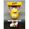 Image 1 : M&M's figure yellow