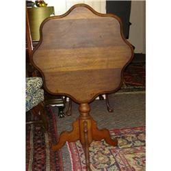 Splendid Antique Oak Scallop Tilt Top Table #1032308