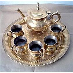 Brass tray w/tea pot & 5 cups #1032678