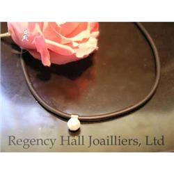 RHJ A delicate genuine pearl  on a rubber cord #1051037