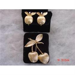 Sarah Coventry Cherry Set Brooch and matching #1086554