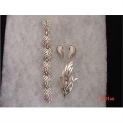 Vintage TRIFARI Parure Bracelet Brooch Earrings#1086762