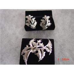 Estate 3 piece Trifari Brooch Earrings Set #1086782