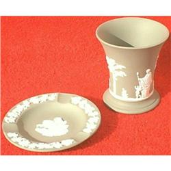 1969 WEDGWOOD ENGLAND GREEN & WHITE ASHTRAY #1088949