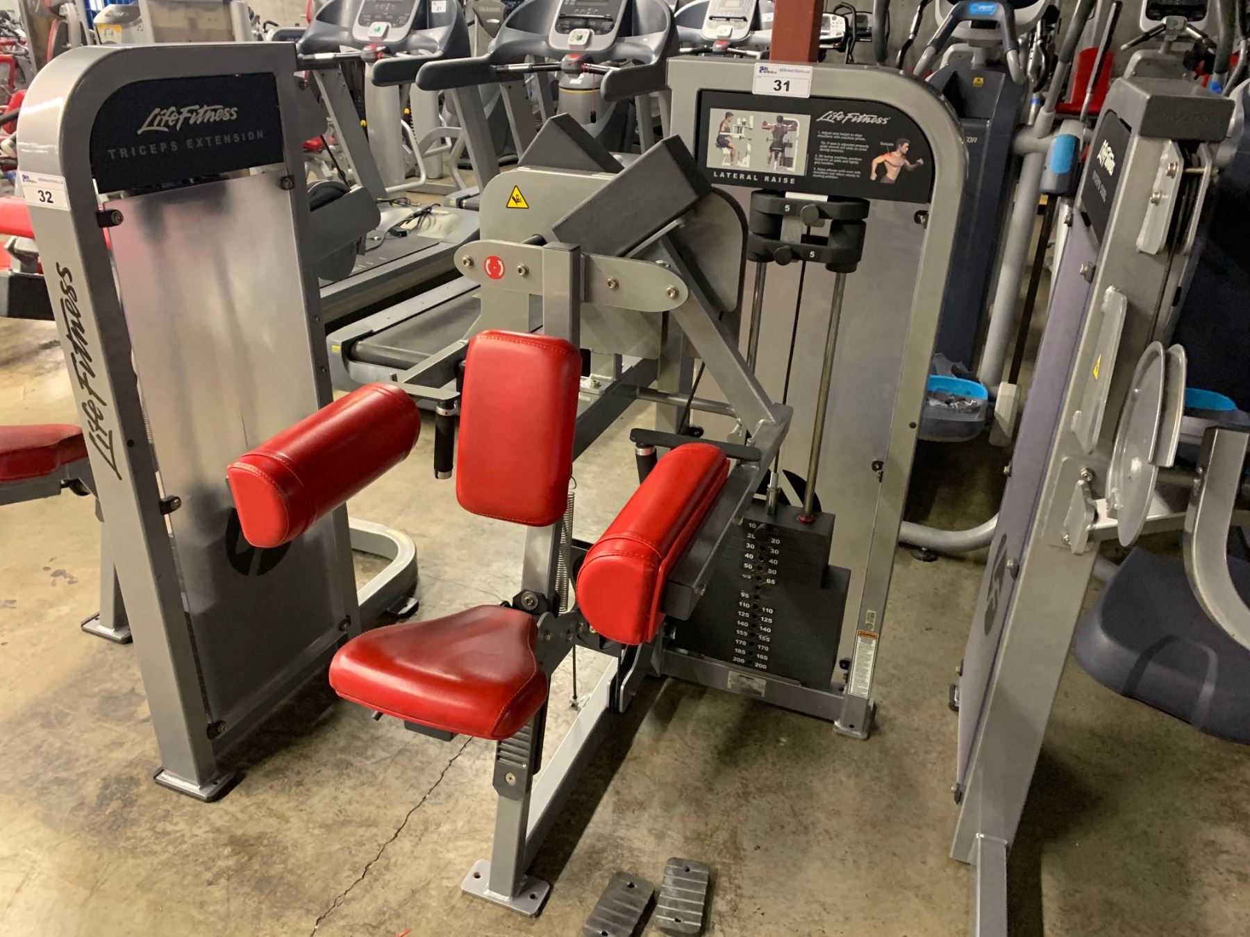 LIFE FITNESS COMMERCIAL LATERAL RAISE EXERCISE MACHINE