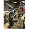 Image 2 : GREY LIFE FITNESS SEATED LATERAL PULL DOWN EXERCISE MACHINE