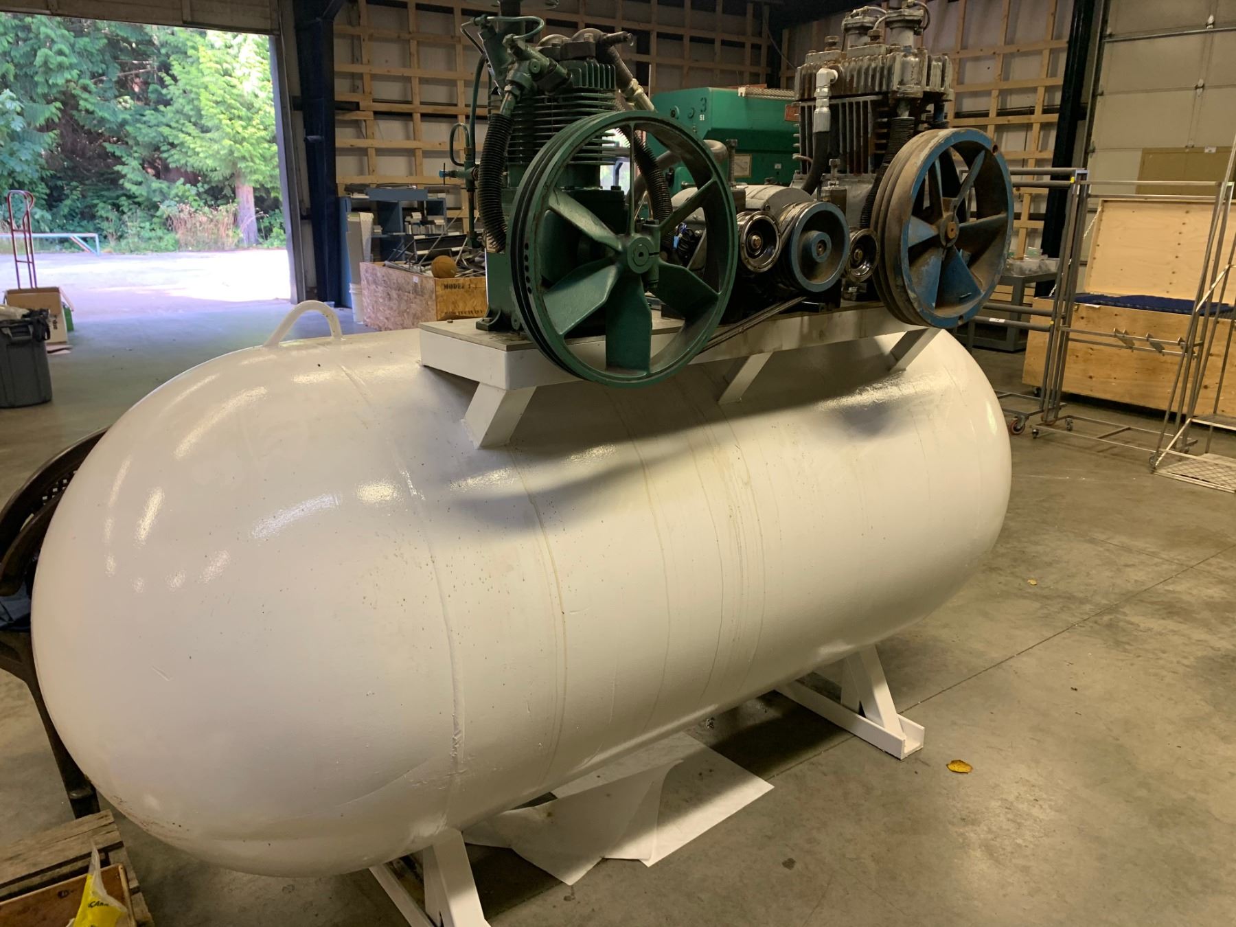 Custom Built Compressor Tank LARGE WHITE INDUSTRIAL CUSTOM BUILT HORIZONTAL AIR COMPRESSOR (1 ...