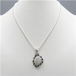 Pretty 14.5 Ct Luminescent Moonstone Pendant